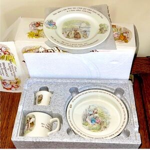Wedgwood Mrs Tiggy-Winkle 4 piece Dining Set, plate, porringer, mug & egg cup